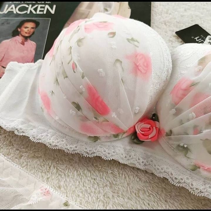 New High Quality Cute Lace Flower Adjustable Straps Push Up Bridal Padded Bra And Panty Set