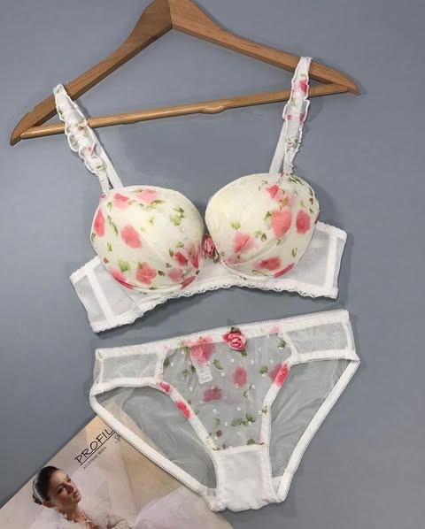 New High Quality Cute Lace Flower Adjustable Straps Push Up Bridal Padded Bra And Panty Set