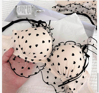 New High-Quality Black Heart Embroidered Push-Up Bra with Cute Lace Panty Set