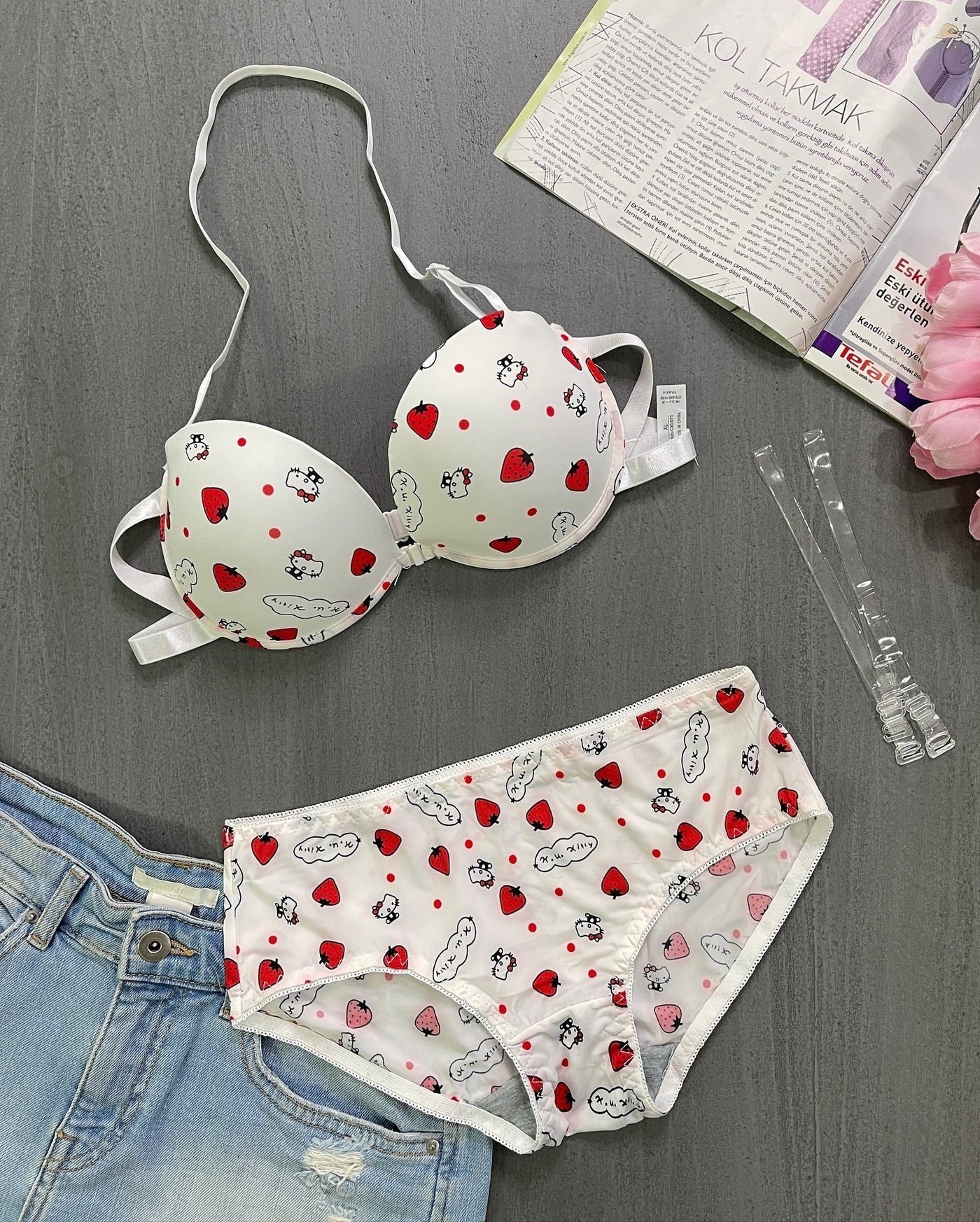 High Quality Front Open 4 In 1 Push-up Hello Kitty Print Adjustable Straps Bra Panty Set