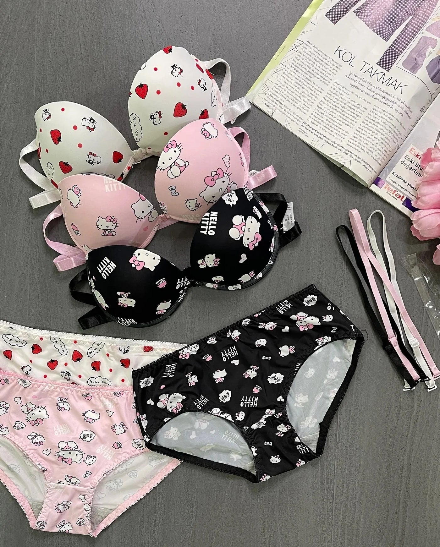 High Quality Front Open 4 In 1 Push-up Hello Kitty Print Adjustable Straps Bra Panty Set
