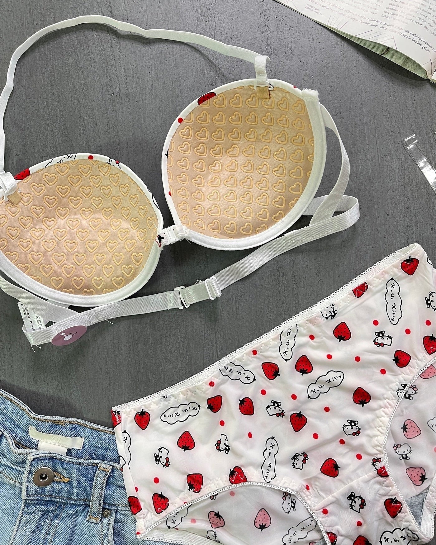 High Quality Front Open 4 In 1 Push-up Hello Kitty Print Adjustable Straps Bra Panty Set